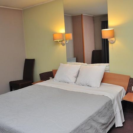 Afrit 28 Hotel Heusden-Zolder Phòng bức ảnh