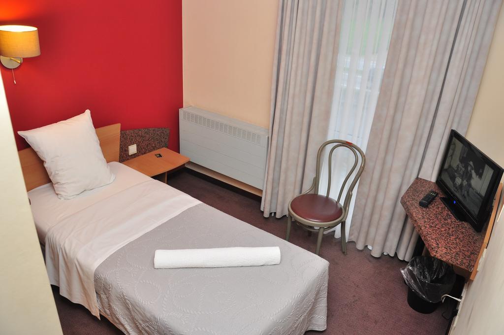 Afrit 28 Hotel Heusden-Zolder Phòng bức ảnh