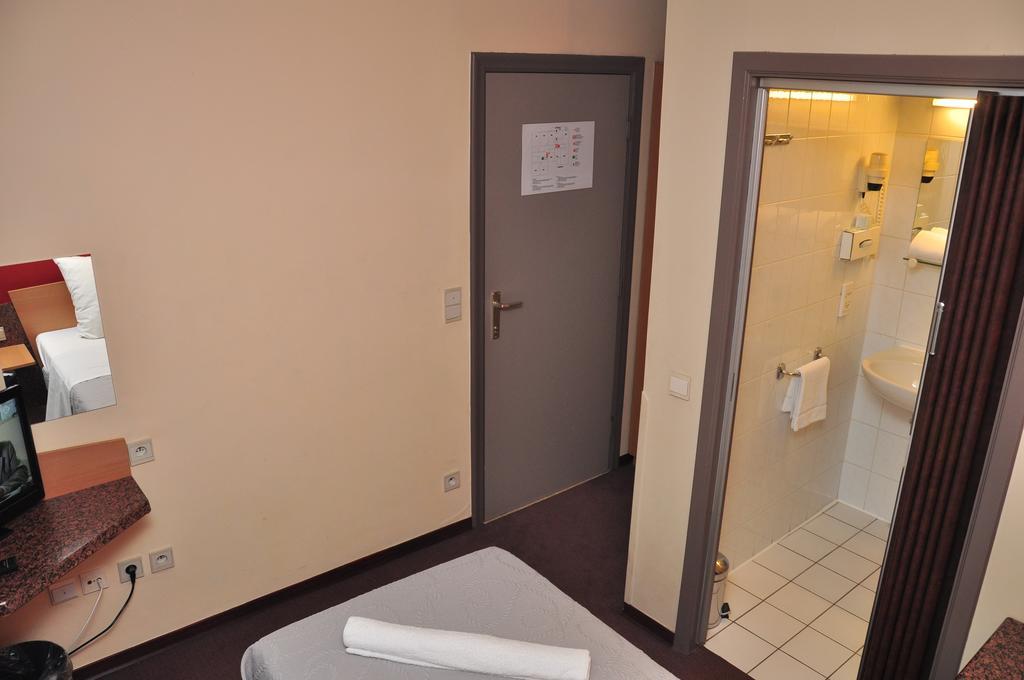 Afrit 28 Hotel Heusden-Zolder Phòng bức ảnh