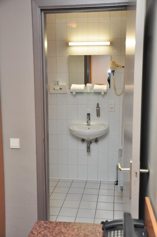 Afrit 28 Hotel Heusden-Zolder Phòng bức ảnh