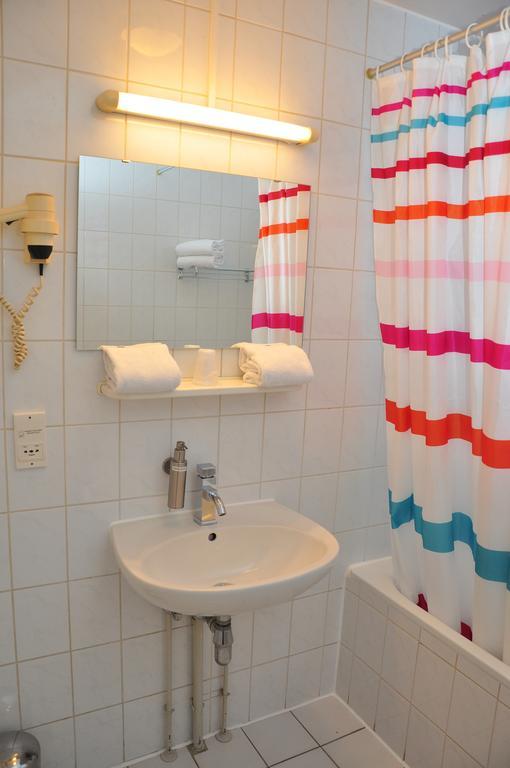 Afrit 28 Hotel Heusden-Zolder Phòng bức ảnh
